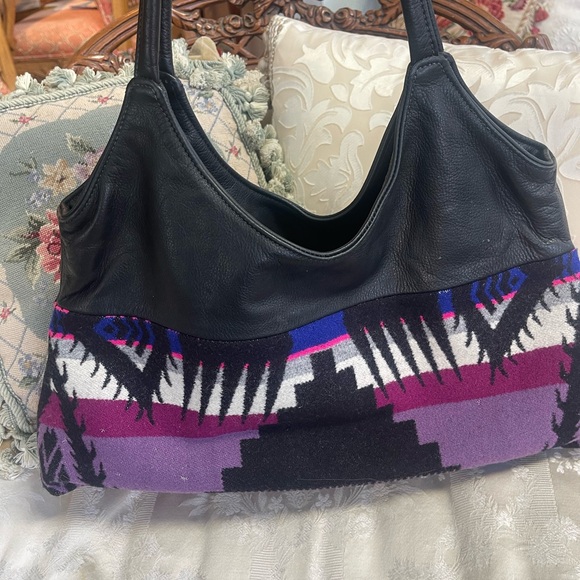 Aztec Black and Tan Leather Handbag - Picture 9 of 9